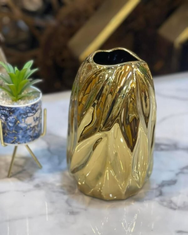 Golden Vase Ceramic