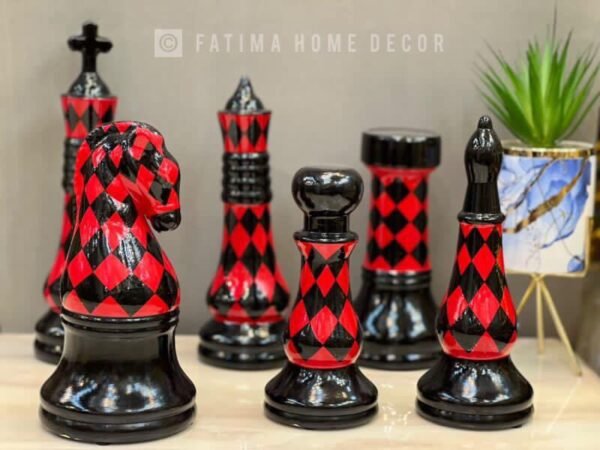 Red and Black Chess Set - 6 Decorative Pieces